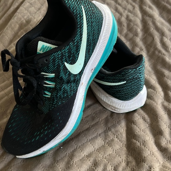 Nike Black and Teal Running Shoes - Picture 3 of 5